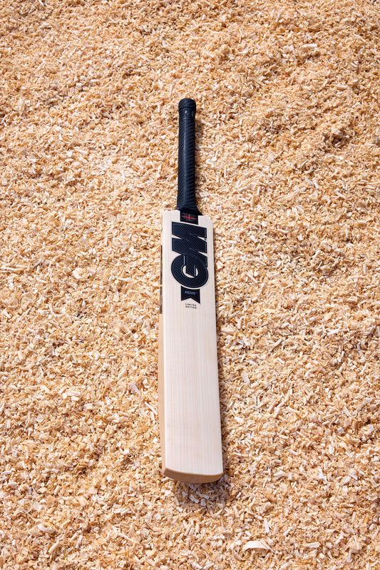 Gunn & Moore Noir Cricket Bat 2026 - Adult only for 2026